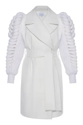 BELTED WHITE COAT WITH KNITTED SLEEVES