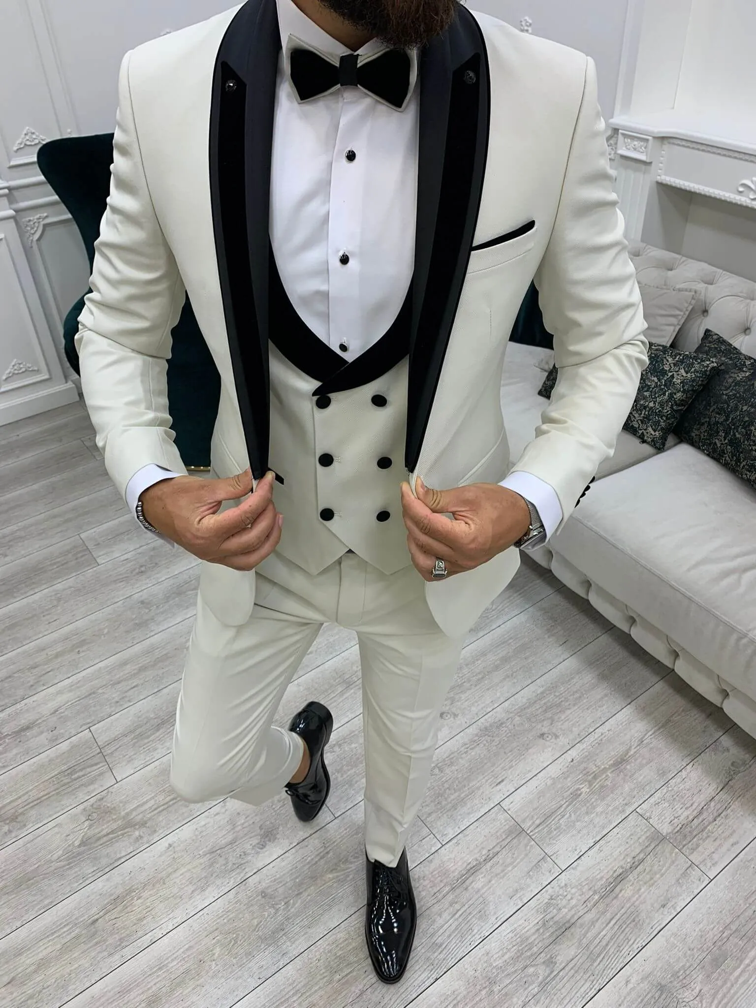Burford Broken White Tuxedo