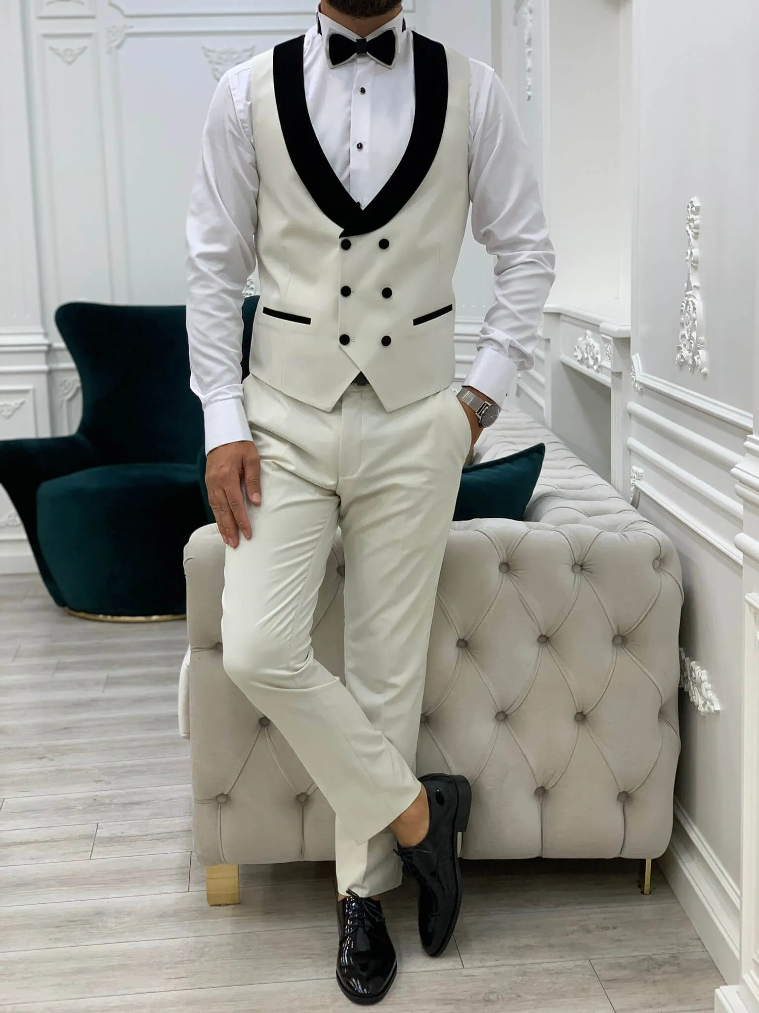 Burford Broken White Tuxedo