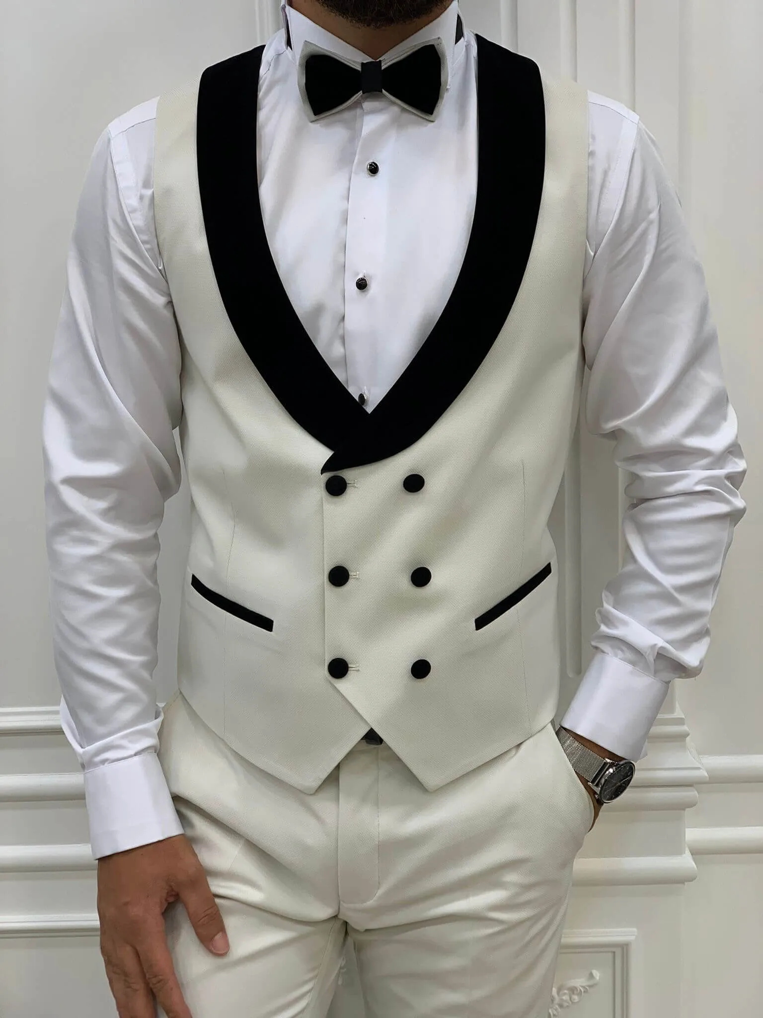 Burford Broken White Tuxedo