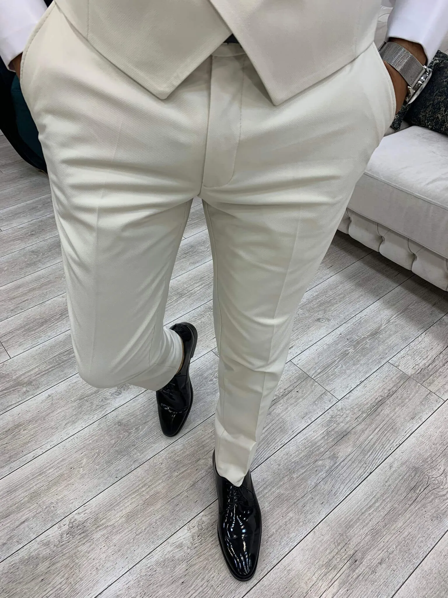 Burford Broken White Tuxedo