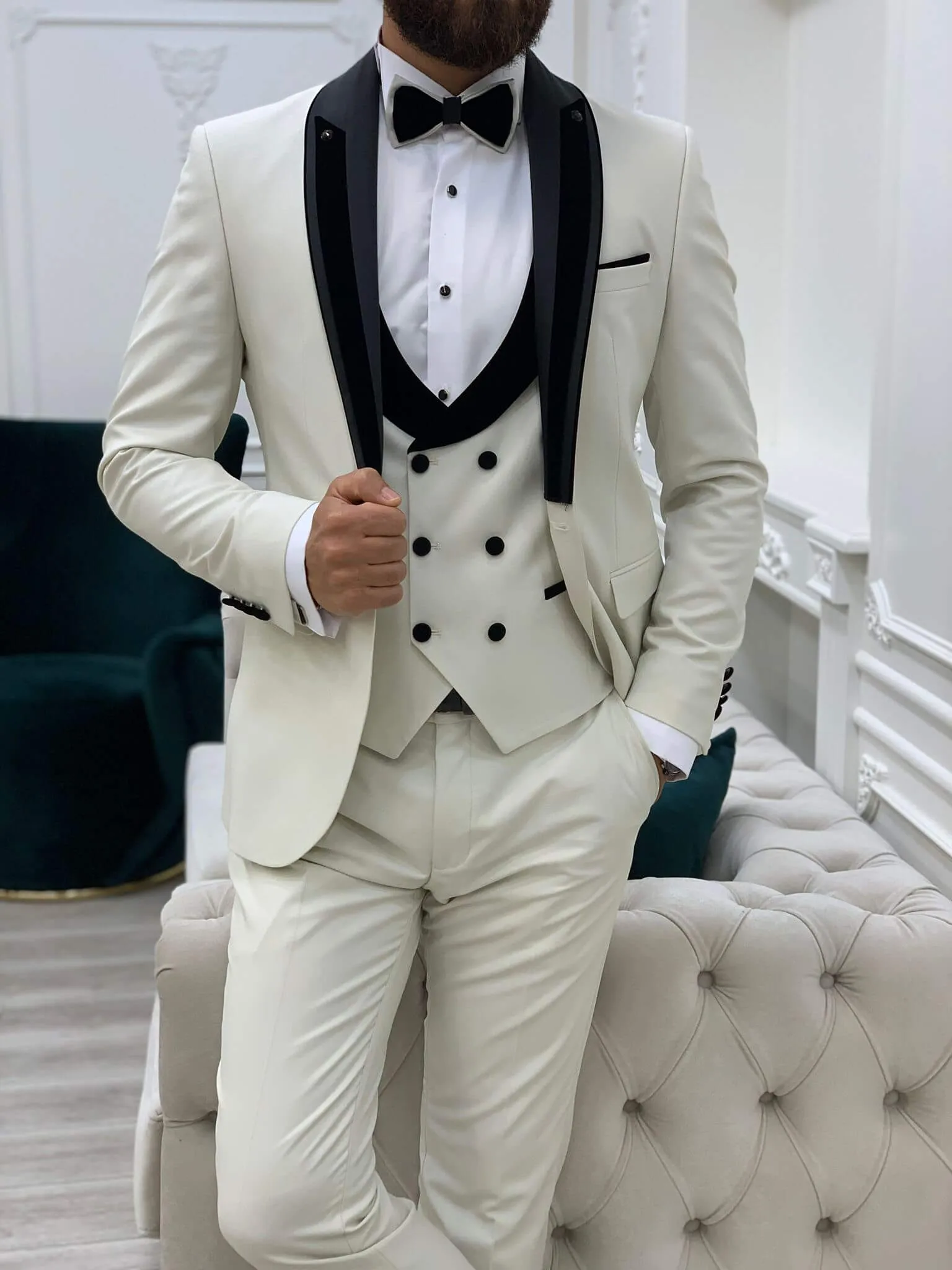 Burford Broken White Tuxedo
