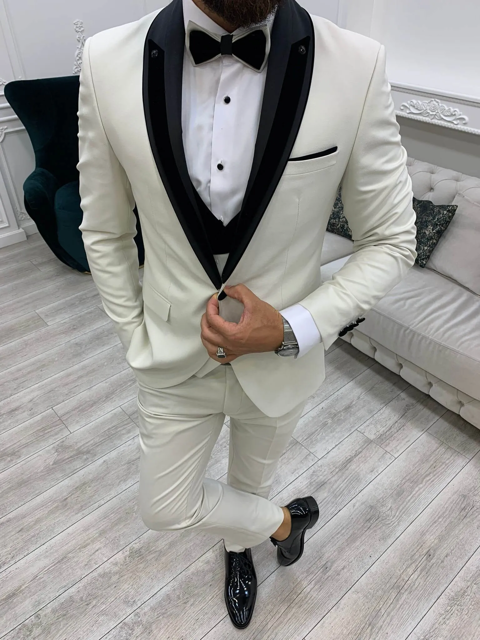 Burford Broken White Tuxedo