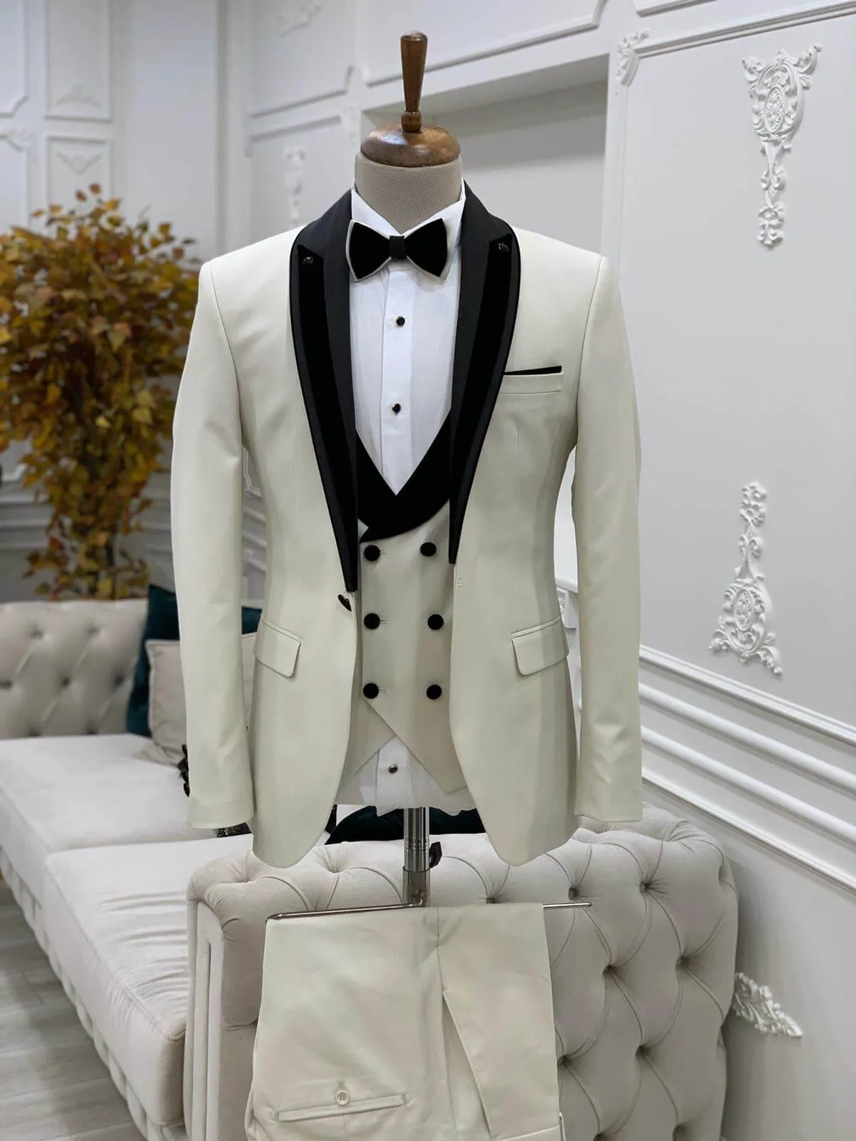 Burford Broken White Tuxedo
