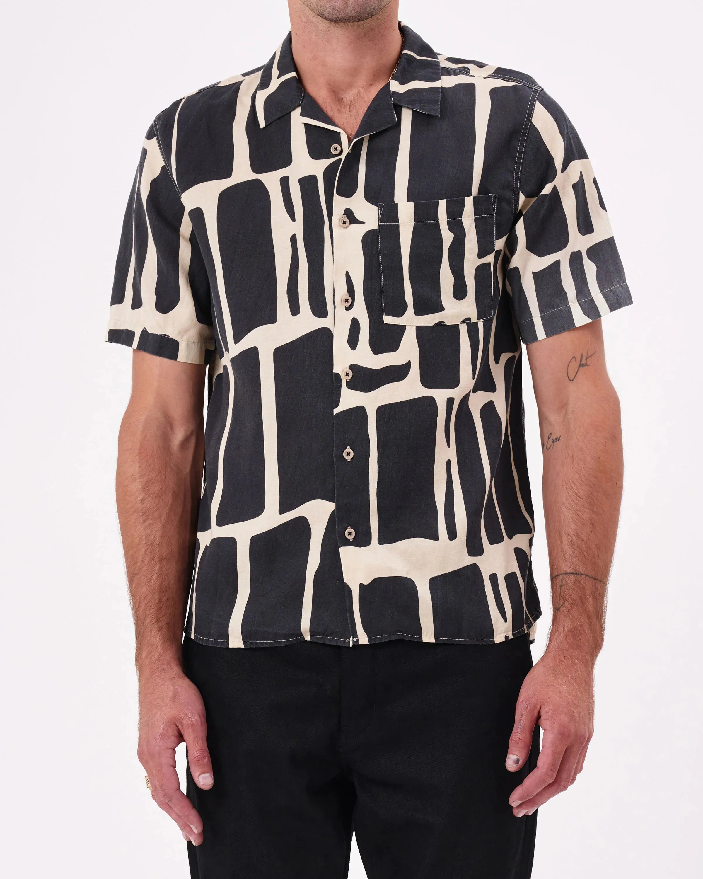 NEUW Mens Curtis Short Sleeve Linen Shirt Arizona - Black