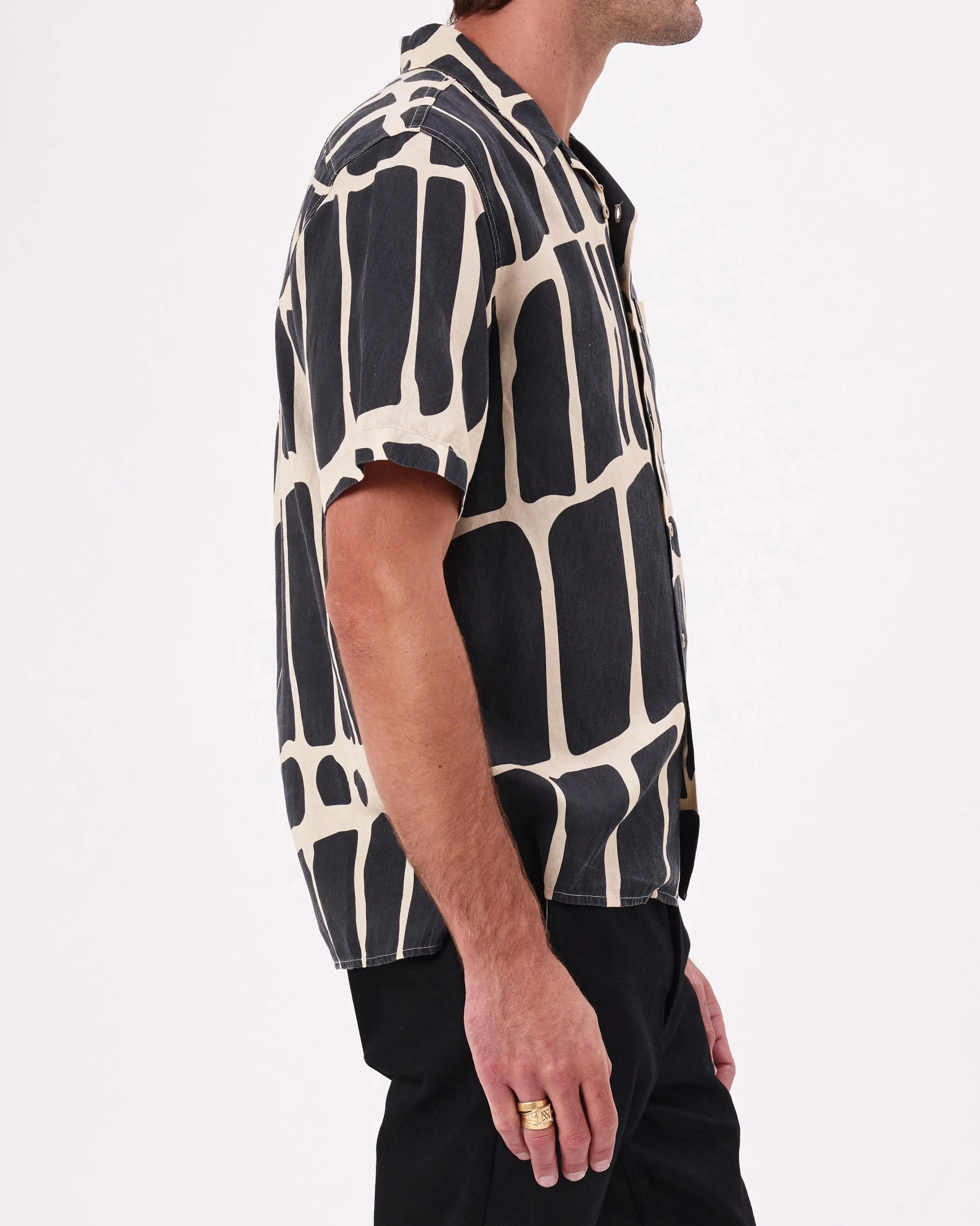 NEUW Mens Curtis Short Sleeve Linen Shirt Arizona - Black